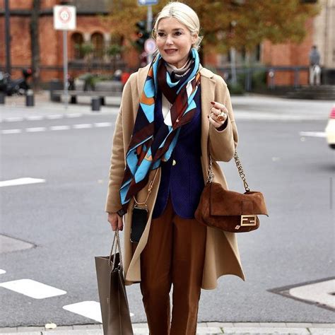 how to wear hermes scarf|hermes scarf street style.